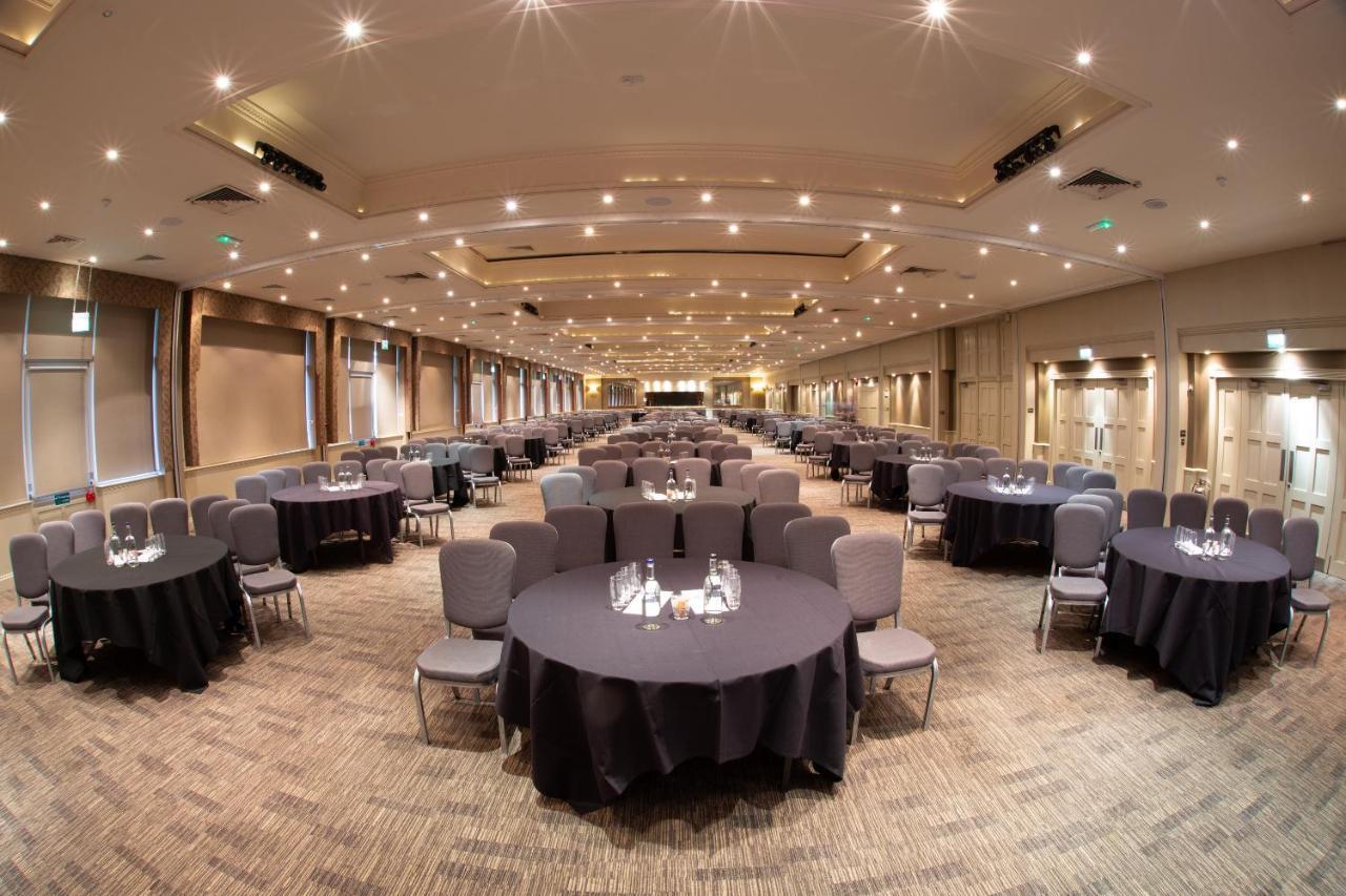 The Mere Golf Resort & Spa Екстериор снимка