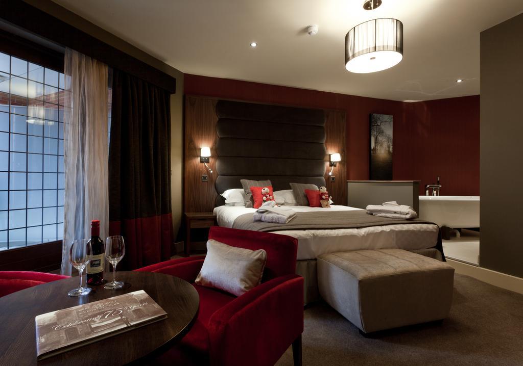 The Mere Golf Resort & Spa Екстериор снимка