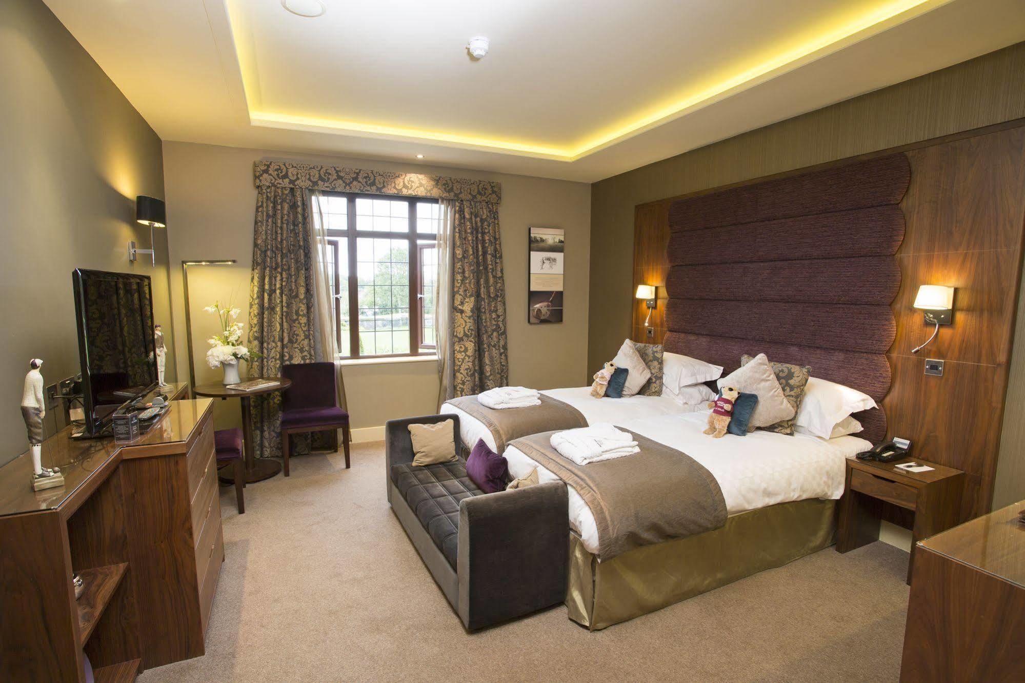 The Mere Golf Resort & Spa Екстериор снимка