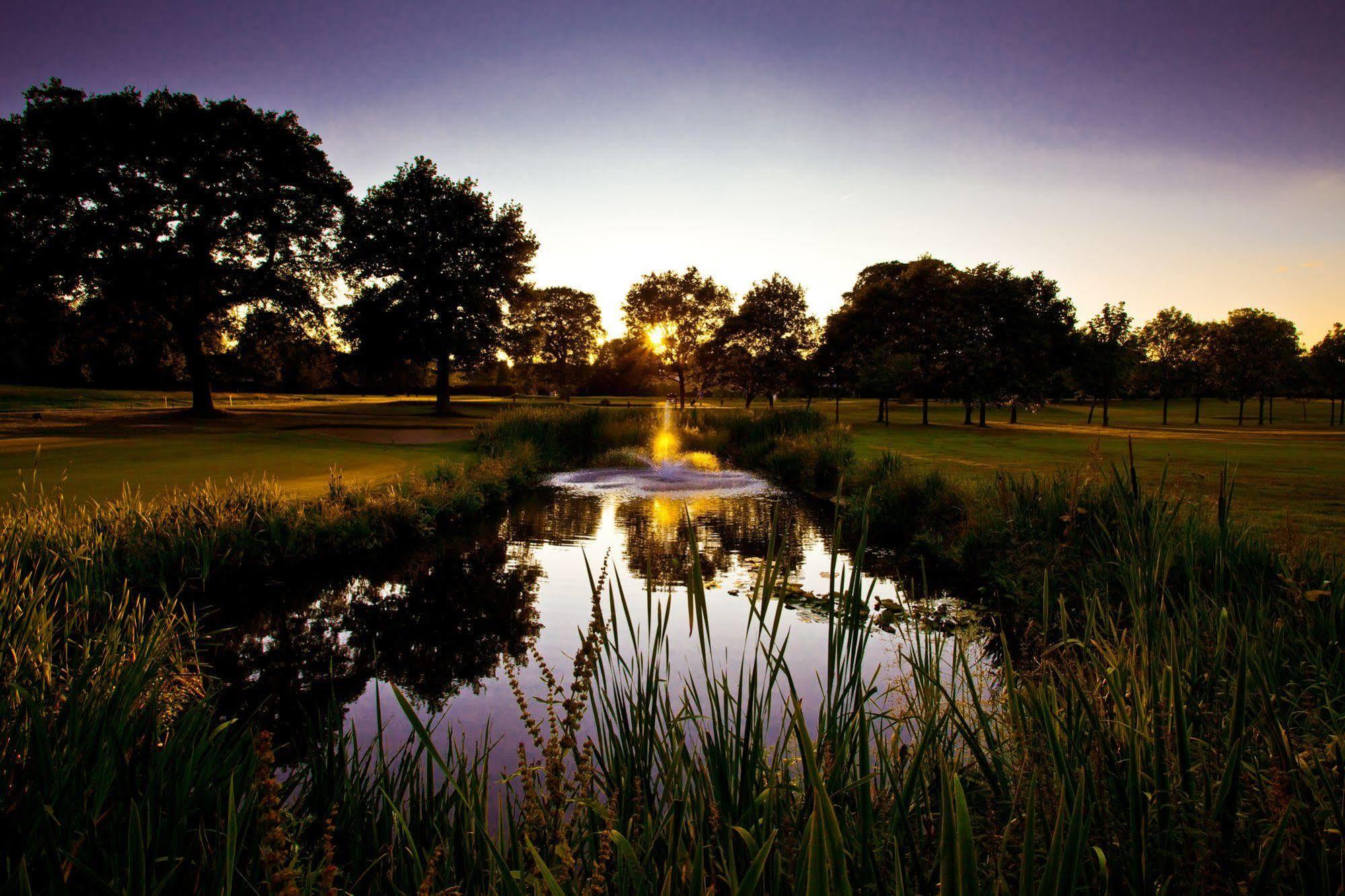 The Mere Golf Resort & Spa Екстериор снимка